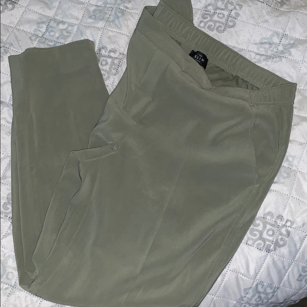 White House Black Market Slim Ankle Pant